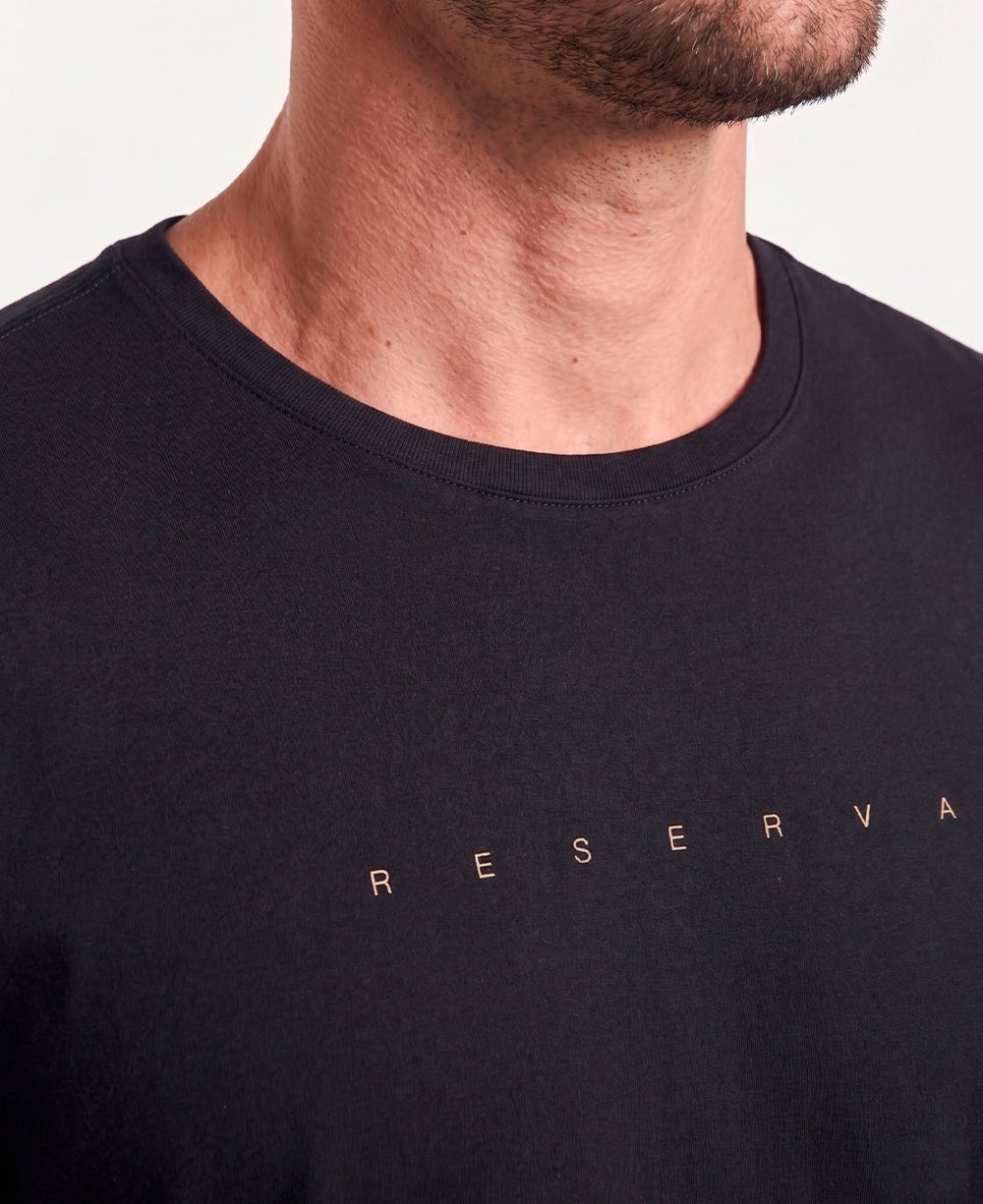 Camiseta Preta Masculina Estampada Gold - Reserva