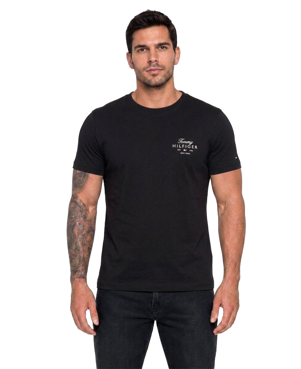 Camiseta Preta Masculina Est. 1985 New York - Tommy Hilfiger