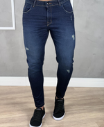 Calça Jeans Escura Masculina Com Pequenos Rasgos - Jay Jones