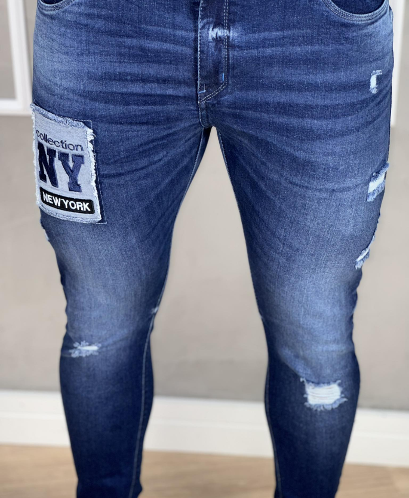 Calça Jeans Escura Masculina Com Rasgo e Escrita em Bordado - Jay Jones