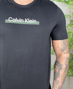 Camiseta Preta Masculino Com Logo Da Marca No Peito - Calvin Klein