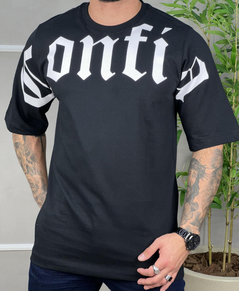 Camiseta Oversize Preta Masculina Com Logo No Peito - Confia No Pai