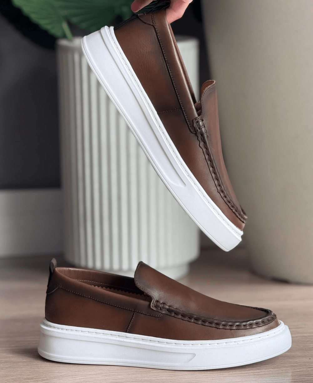 Tênis Castanho Masculino De Couro Sintético Slip On - Ideal Vest