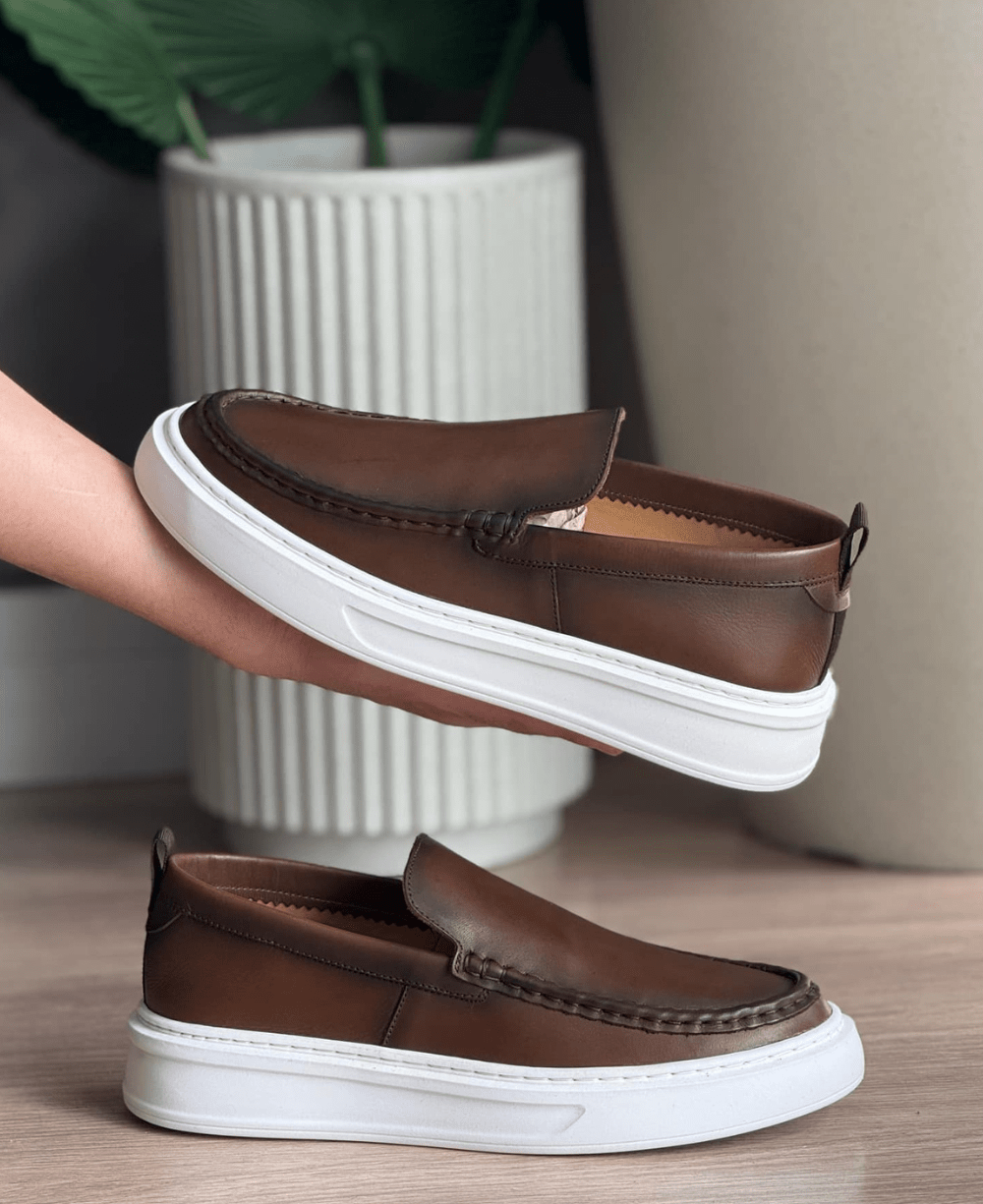 Tênis Castanho Masculino De Couro Sintético Slip On - Ideal Vest