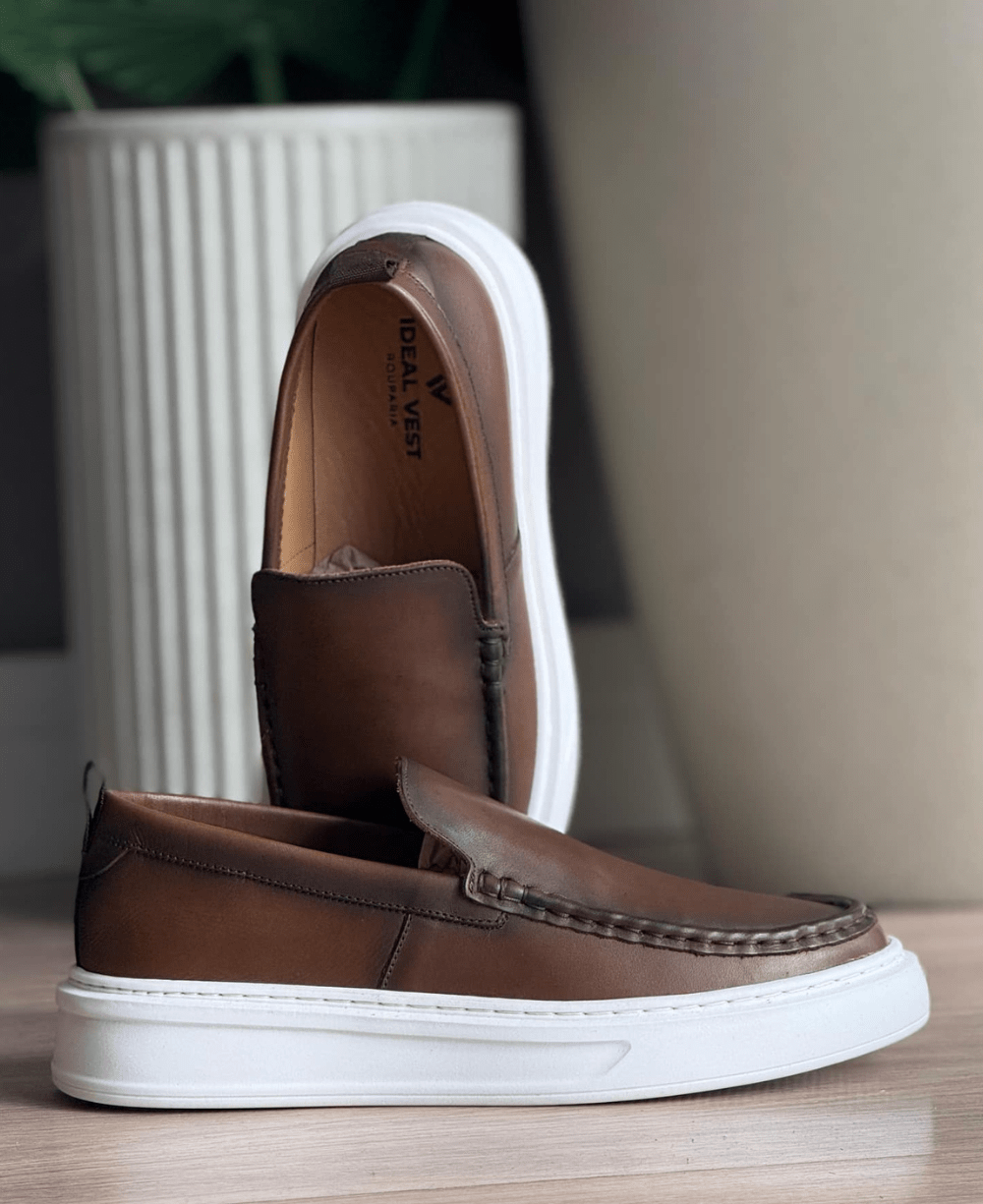 Tênis Castanho Masculino De Couro Sintético Slip On - Ideal Vest