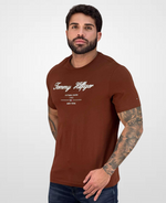 Camiseta Marrom Script Logo Masculina Regular Fit - Tommy