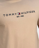 Camiseta Caqui Masculina Est.1985 - Tommy Hilfiger
