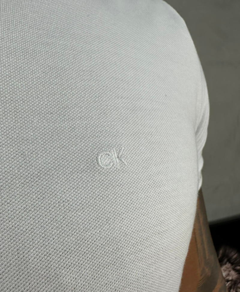 Polo Branca Masculina Básica Com Logo Da Marca Na Manga - Calvin Klein